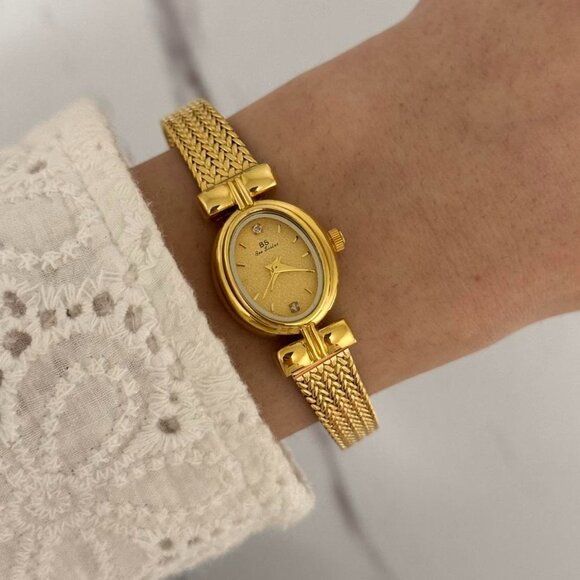 American Vintage Accessories - Sku:0380 gold mini watch‎ vintage vibe + in a gift box They fit any hand size